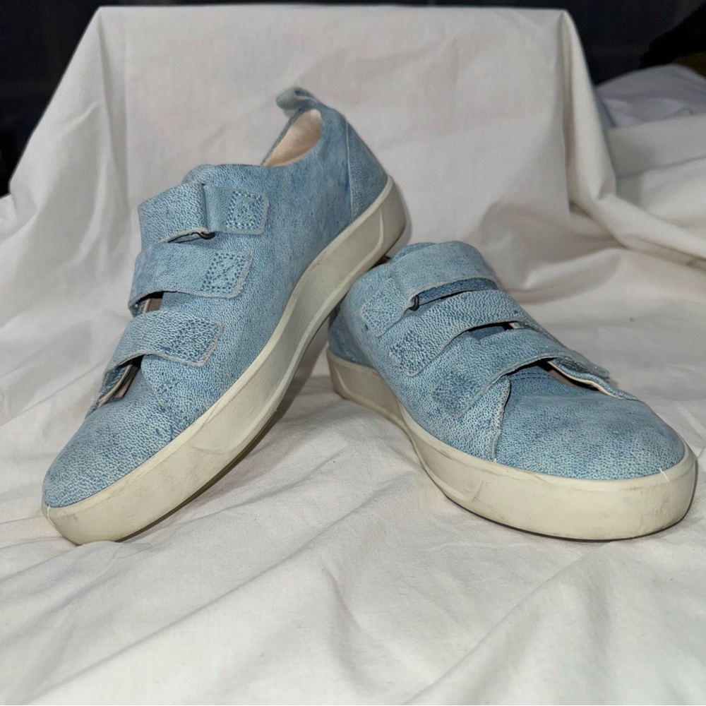 Ecco soft eight Velcro sneaker light blue women’s size 7